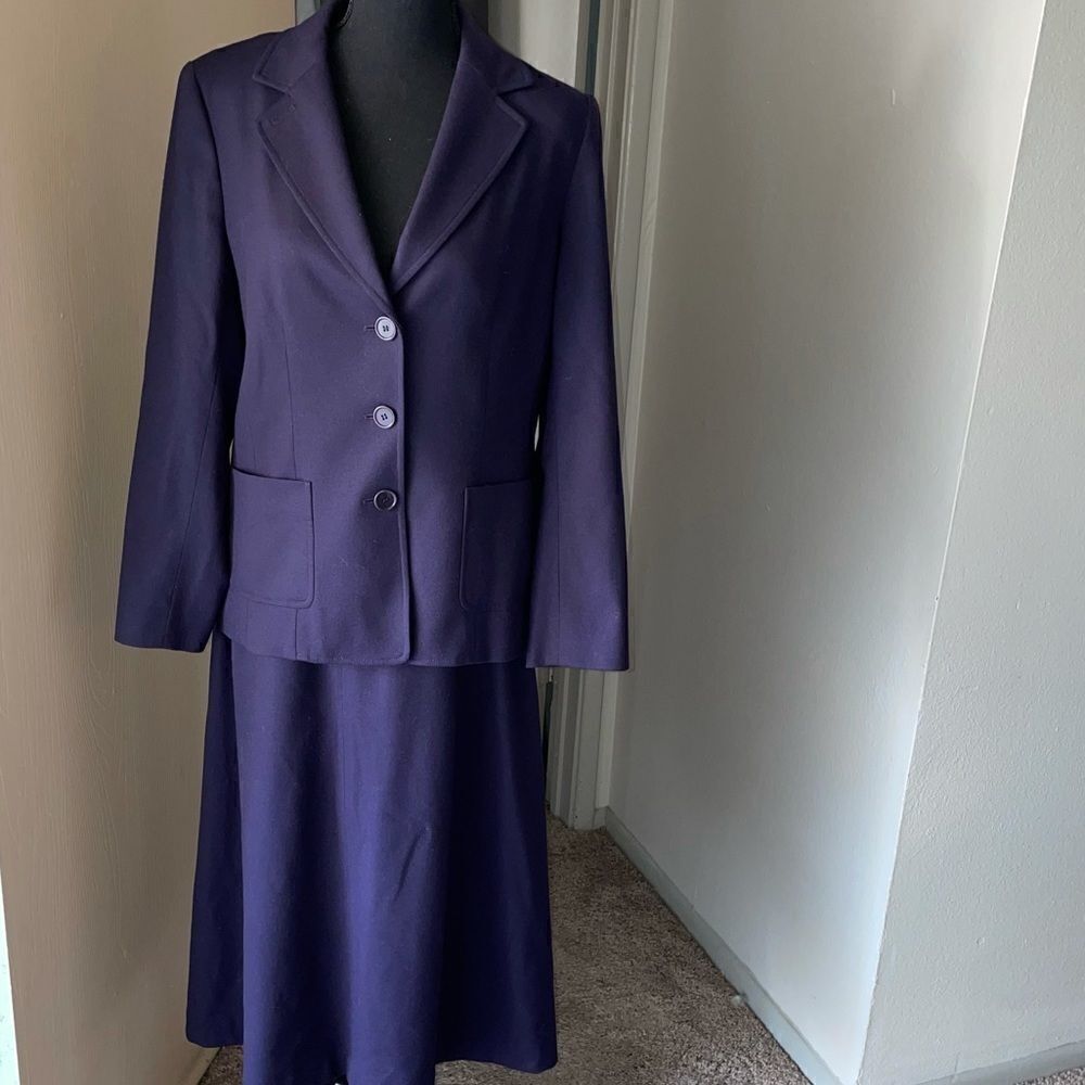 Talbots 100% lightweight wool 2 piece jacket and skirt sz 10P made in Italy